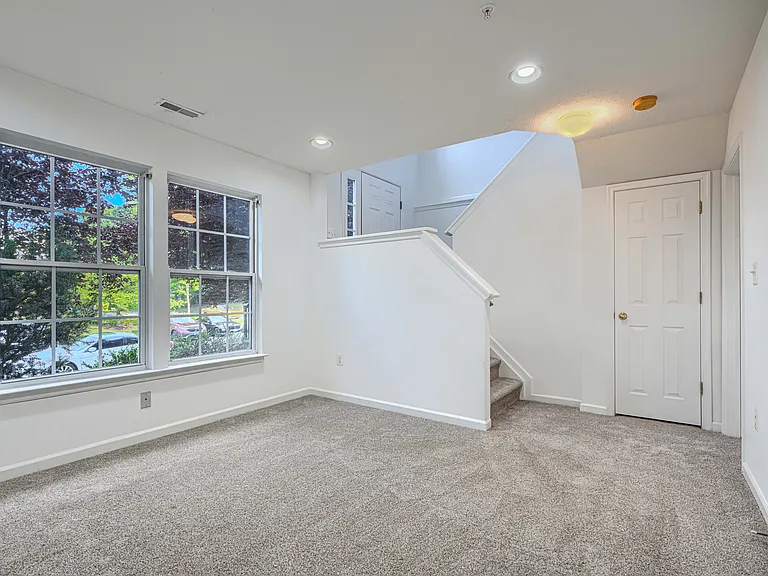 5048 Kemsley Ct — Photo 11