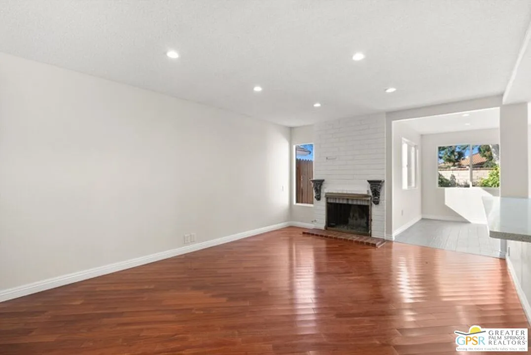 3 bed, 2.5 bath, 2350 sqft, $5,800 — Photo 4
