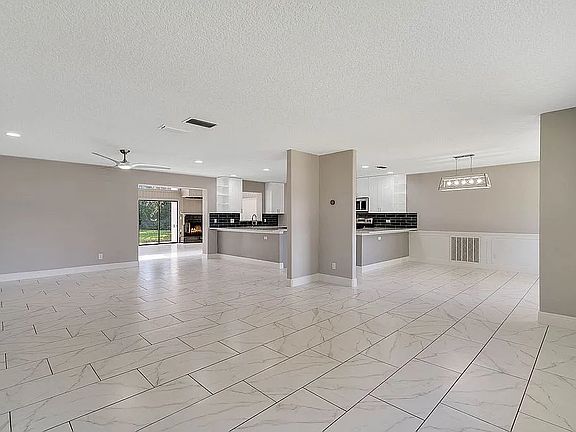 3rd image of 1315 Overlake Ave