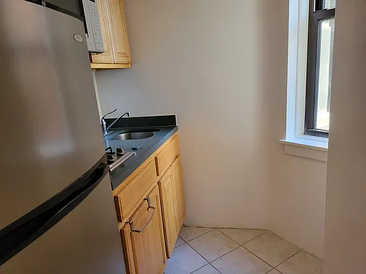Rented by Chartwell Manhattan Realty | media 11