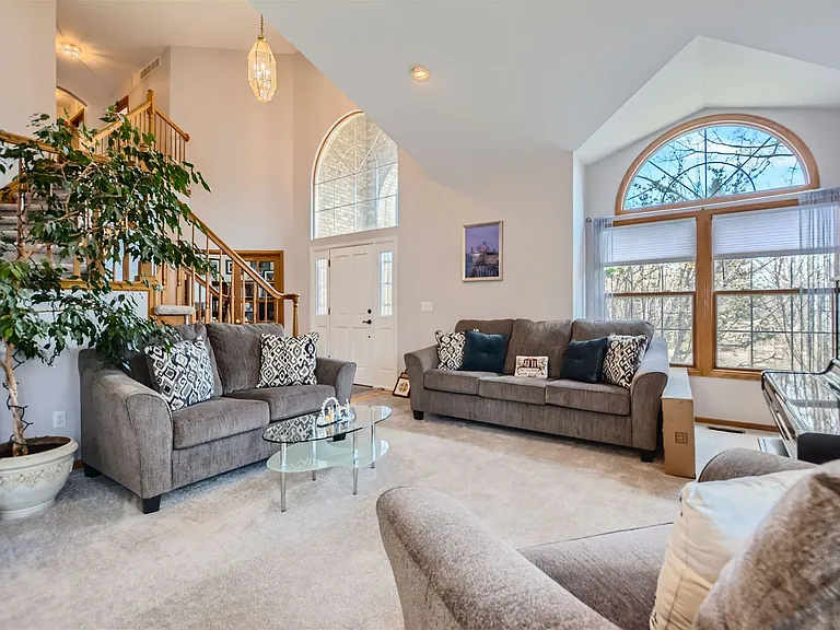 817 Mount Evans Ct — Photo 2