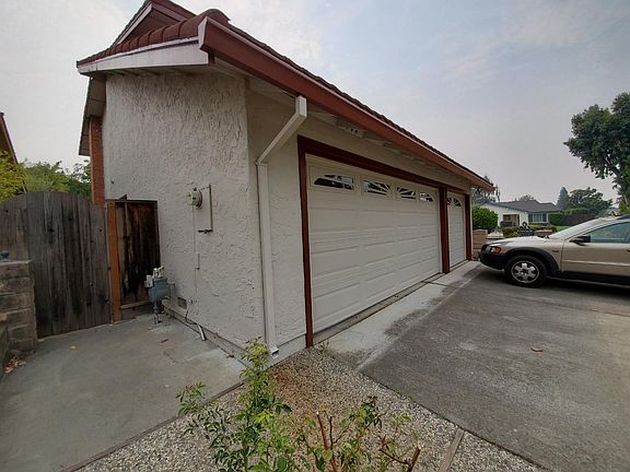 4th image of 7347 Phinney Way