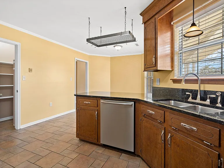 3338 Pinewood Dr — Photo 11