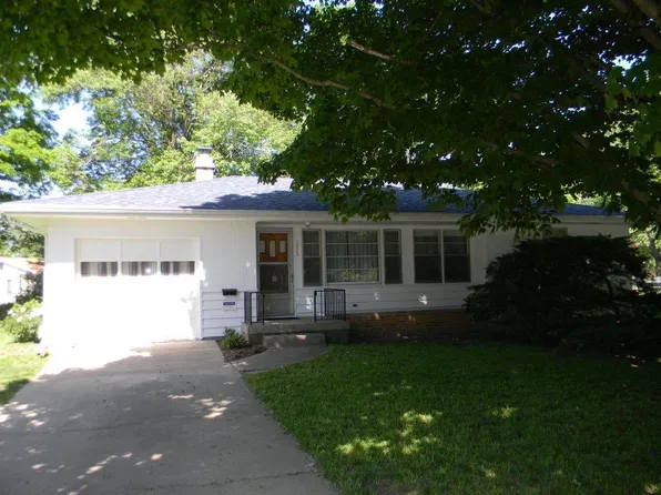 1315 S Mill St, Pontiac, IL 61764