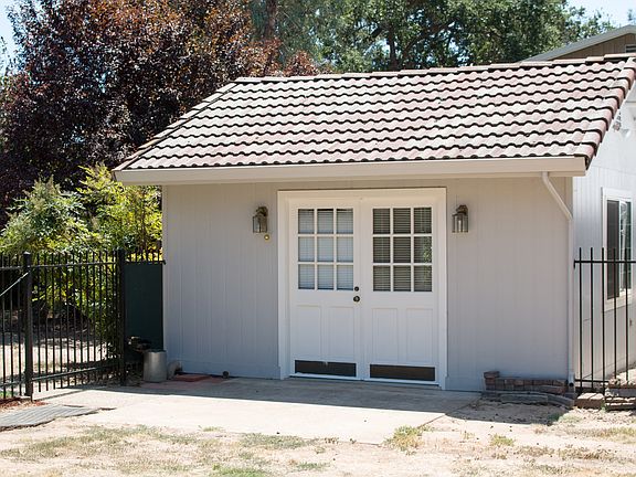 Detached 13x15 Office
