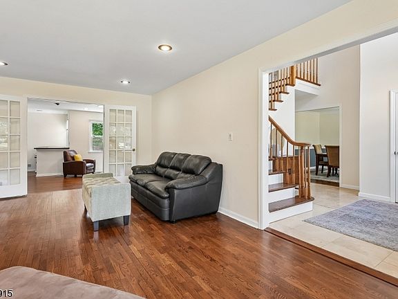 5th image of 45 Adams Dr