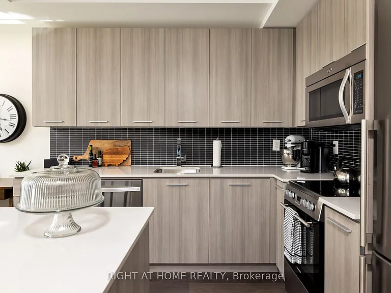 105 George St E #1912 — Photo 5