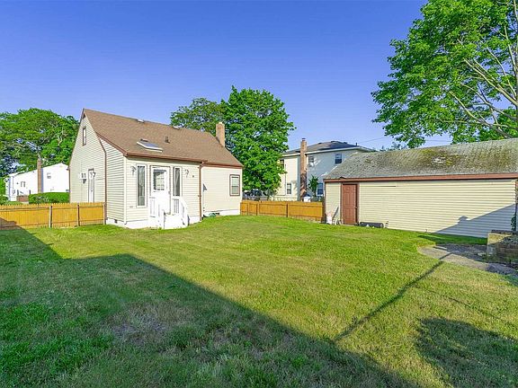 2nd image of 207 S Strong Ave