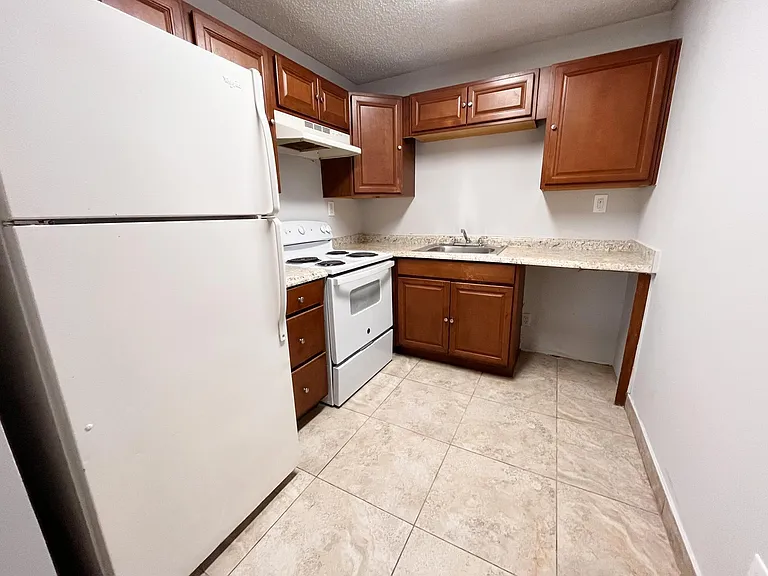 1106 Meadows Cir — Photo 11