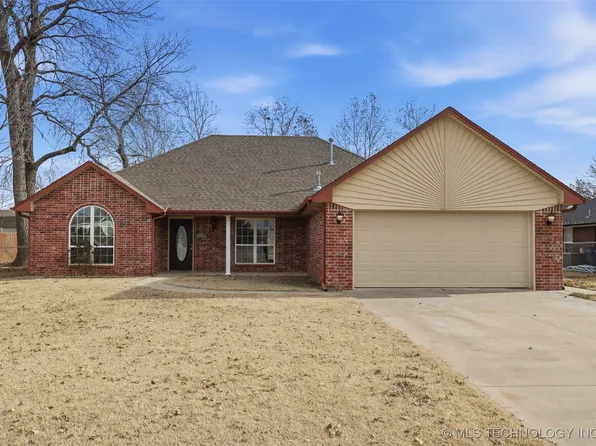 1115 N 3rd Ave, Stroud, OK 74079