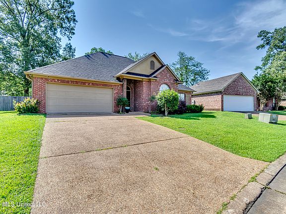4th image of 126 W Pinebrook Dr