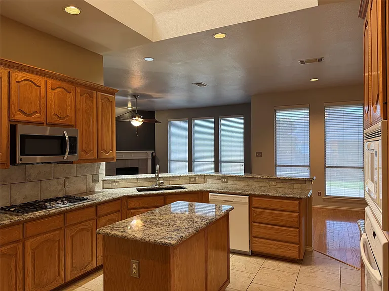 8617 Shadow Trace Dr — Photo 25