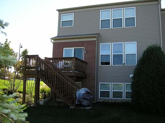 3rd image of 1560 Yellowstone Dr