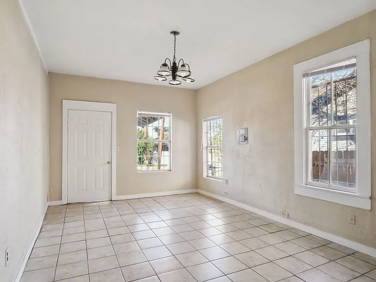 1518 Burnet St — Photo 6