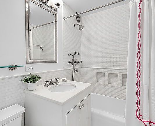5th image of 201 E 77th St APT 12F