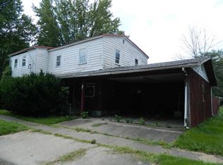 401 W Douglas St, Fairfield, IL 62837