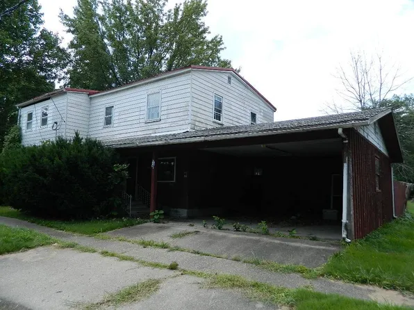 401 W Douglas St, Fairfield, IL 62837