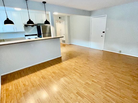4th image of 1601 Bridgeway #D