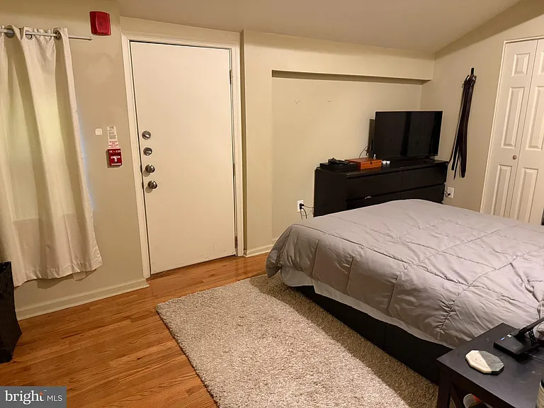 2545 Brown St #1 — Photo 6
