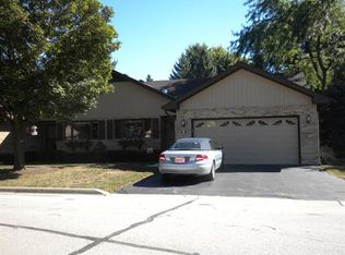 81 Chelsea St, Bloomingdale, IL 60108