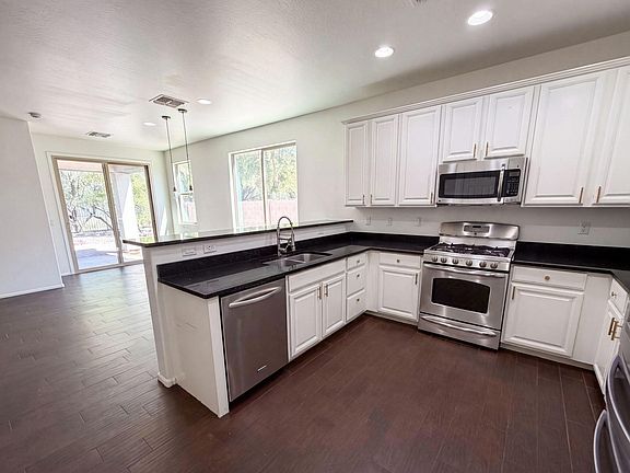 3rd image of 15436 E Via Del Rancho