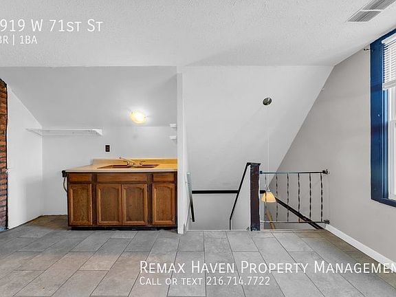5th image of 1919 W 71st St