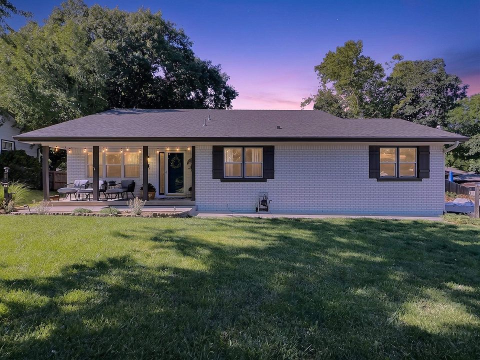 1st image of 818 E Greenway Ct