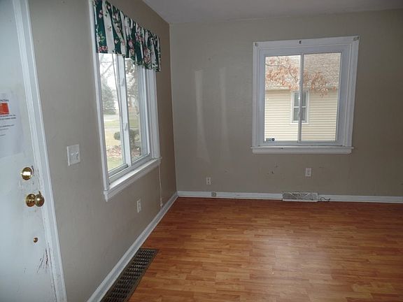 4th image of 55431 Lexington Ave