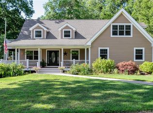 9 Bartholomew Rd, Branford, CT 06405