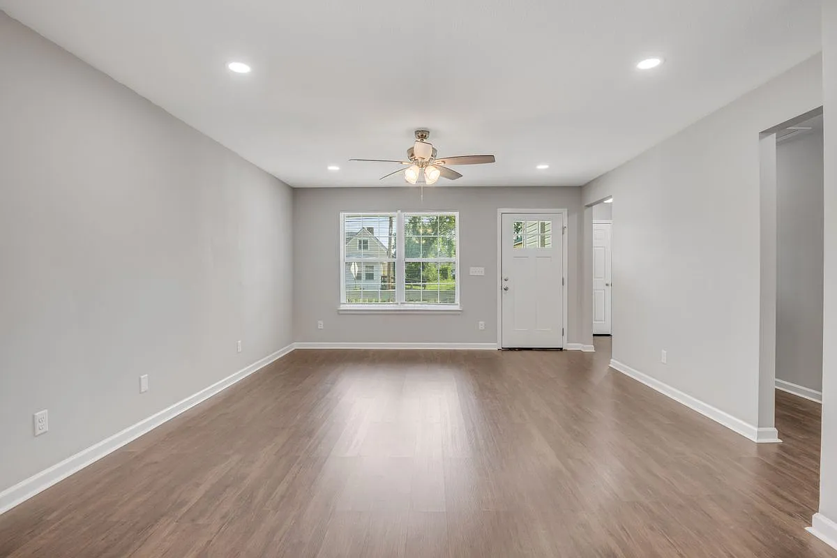 4 bed, 2.0 bath, 1488 sqft, $2,100 — Photo 3