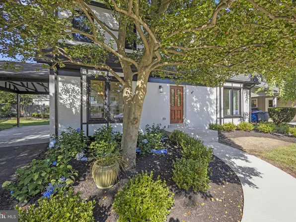 1902 Leo Ln, Alexandria, VA 22308