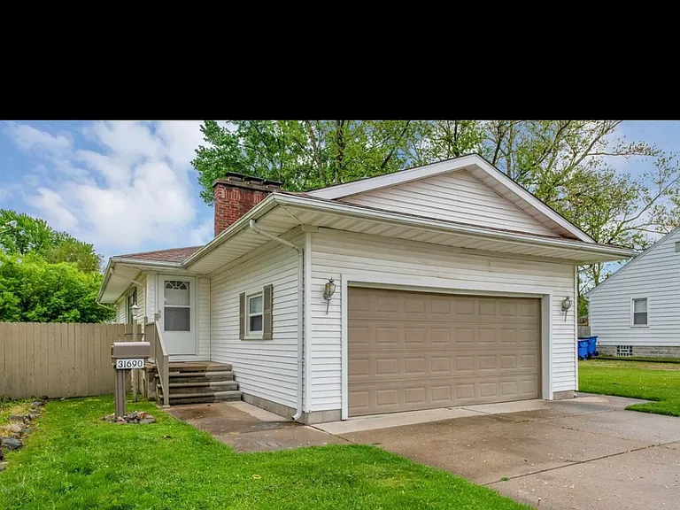 31690 Davy St — Photo 2