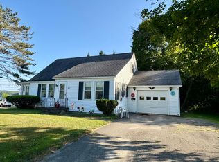13 Lincoln St, Lincoln, ME 04457
