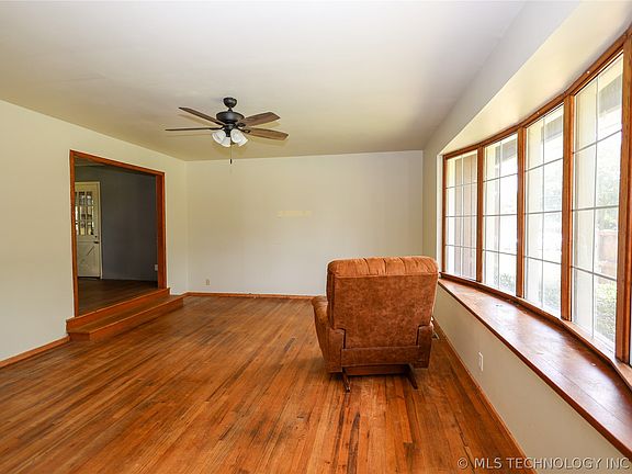 2nd image of 502 W 17th St