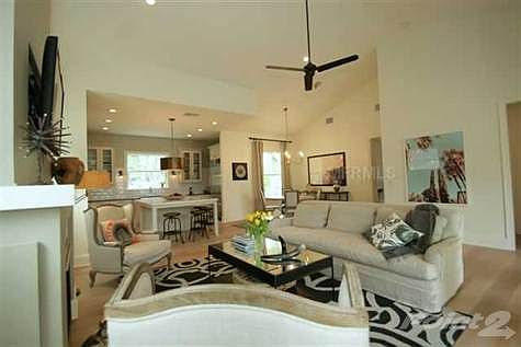 4th image of 301 Columbia Dr