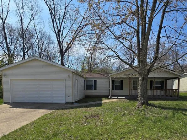 27 Brown Dr, Fairview Heights, IL 62208
