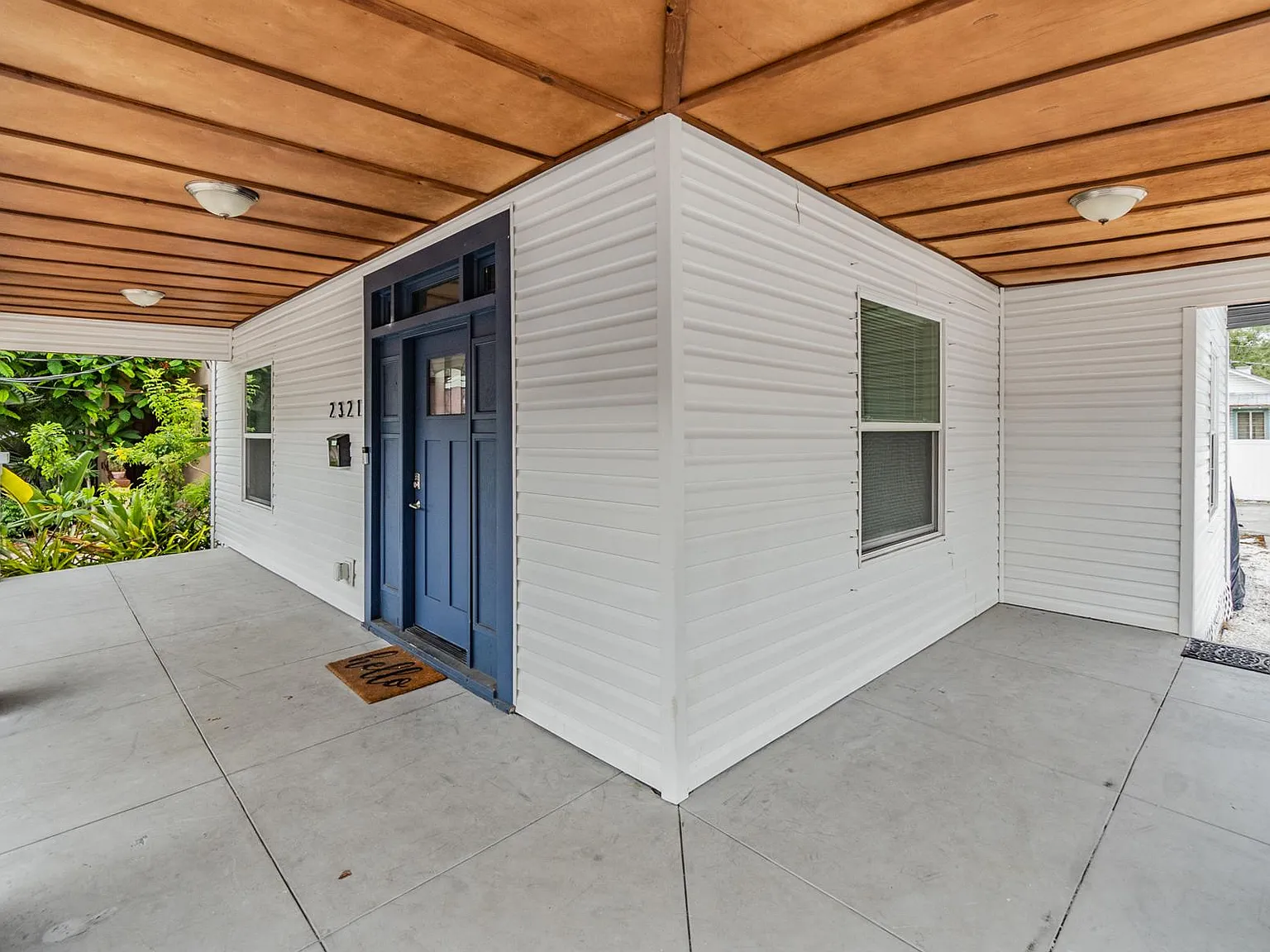 2321 W Green St — Photo 4