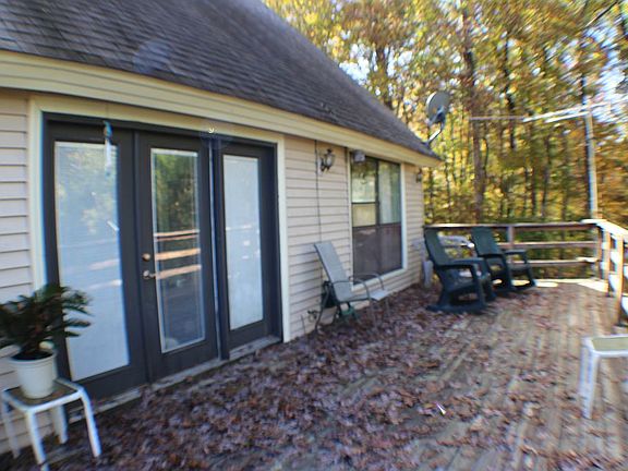Huge deck overlooking lake