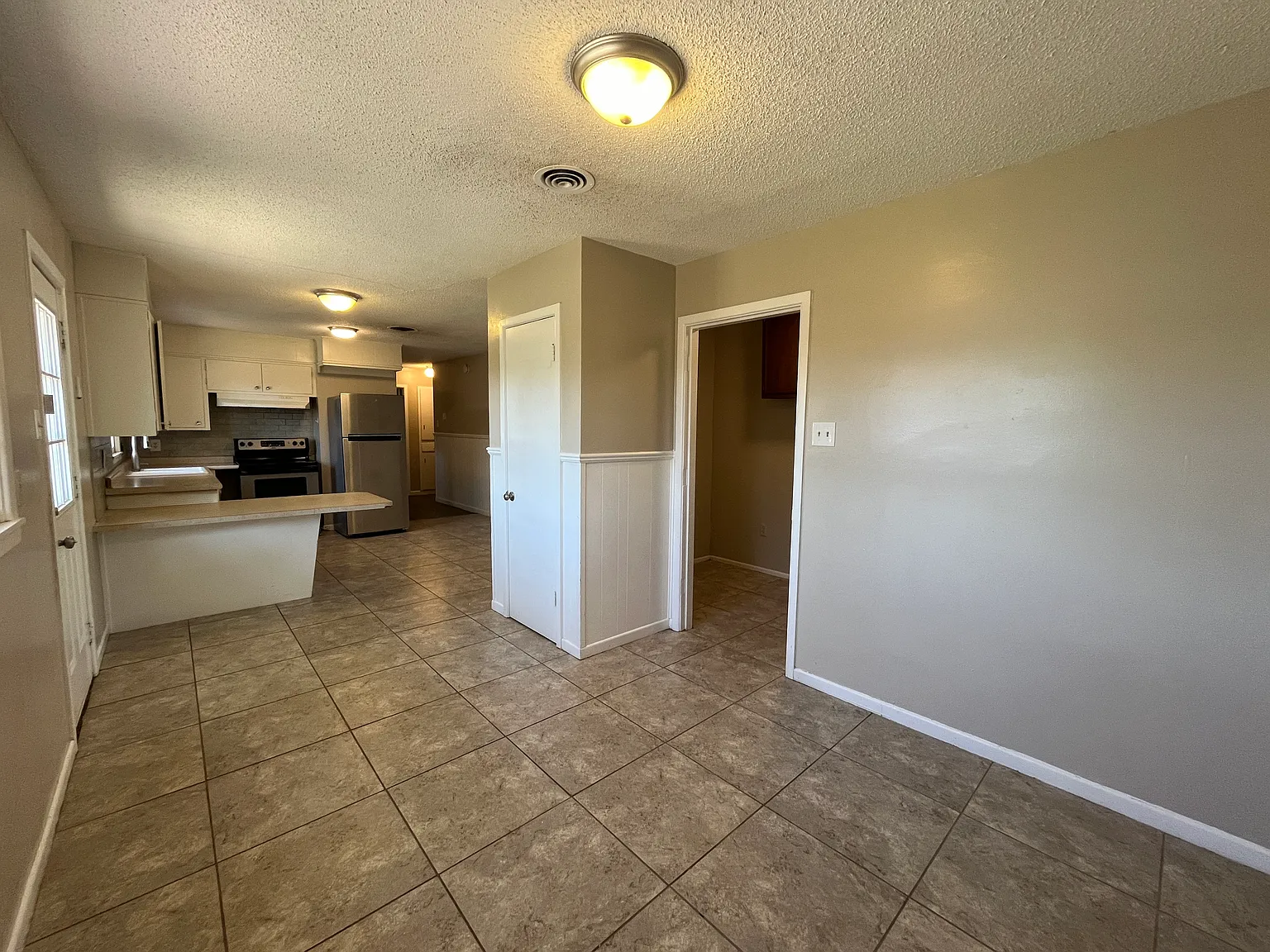 4 bed, 1800 sqft, $2,000 — Photo 4