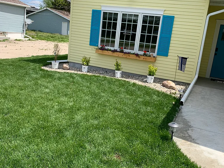 709 Logan St — Photo 3