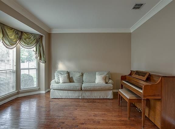 2nd image of 2808 Parkhaven Dr