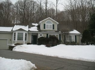 41 Weavers Hl, Mount Kisco, NY 10549