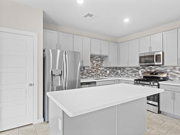 3rd image of 993 E Cactus Wren Dr