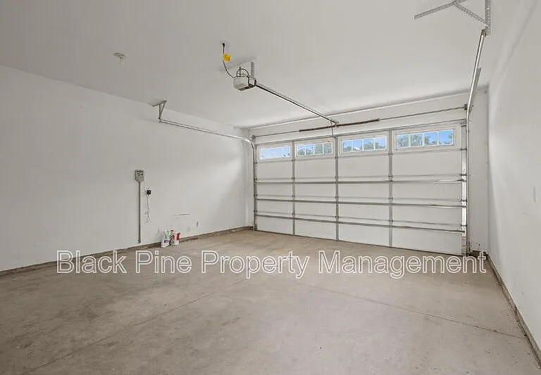 909 N 31st St — Photo 37