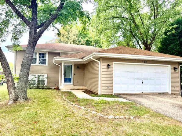 102 Stanford Way NE, Poplar Grove, IL 61065