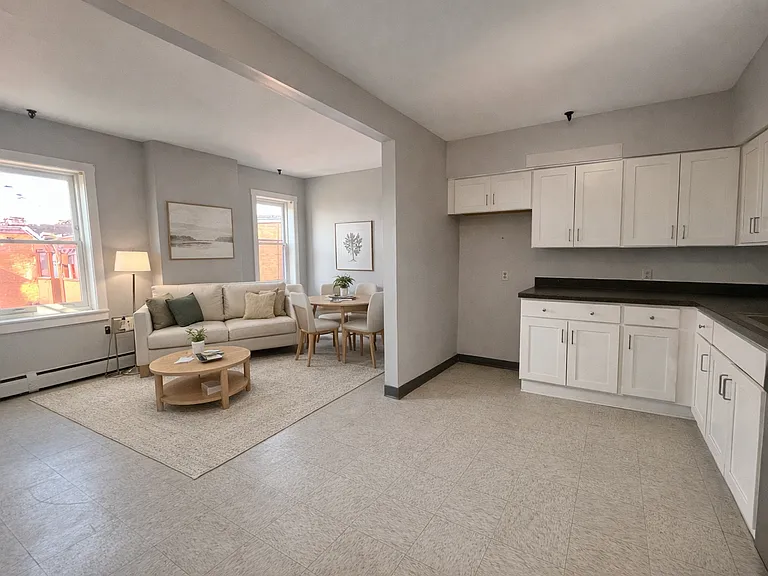 195 Affleck St — Photo 2