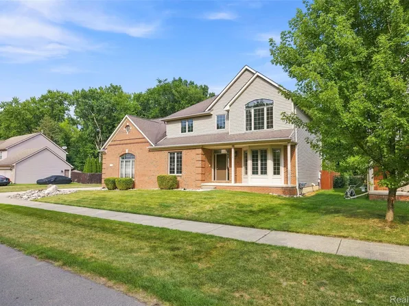 1786 Hartshorn Ave, Troy, MI 48083