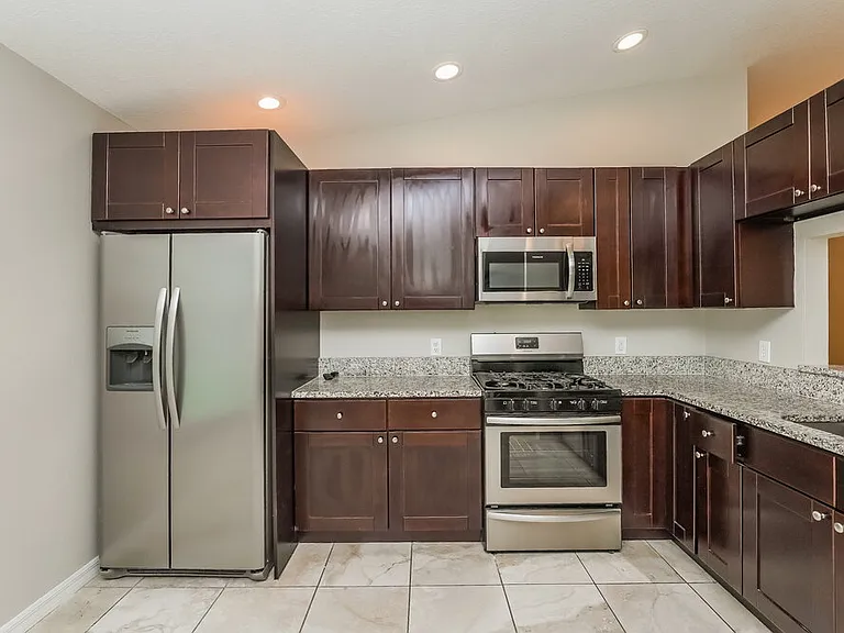 7604 Wiltshire Park Pl — Photo 5