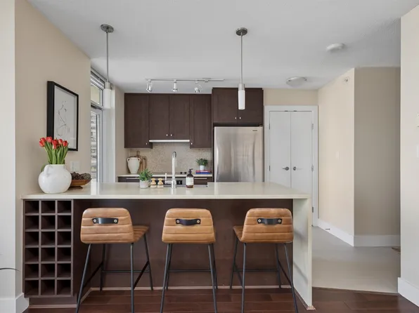 888 Homer St #1205, Vancouver, BC V6B 0H7