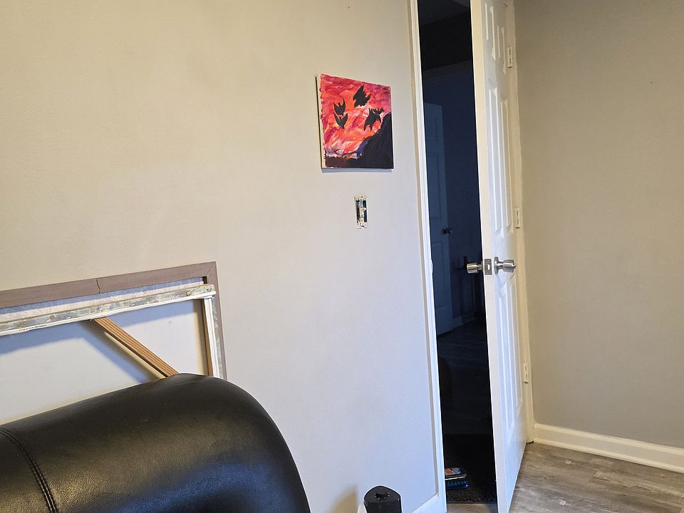 2nd image of 2760 Roundtree Dr
